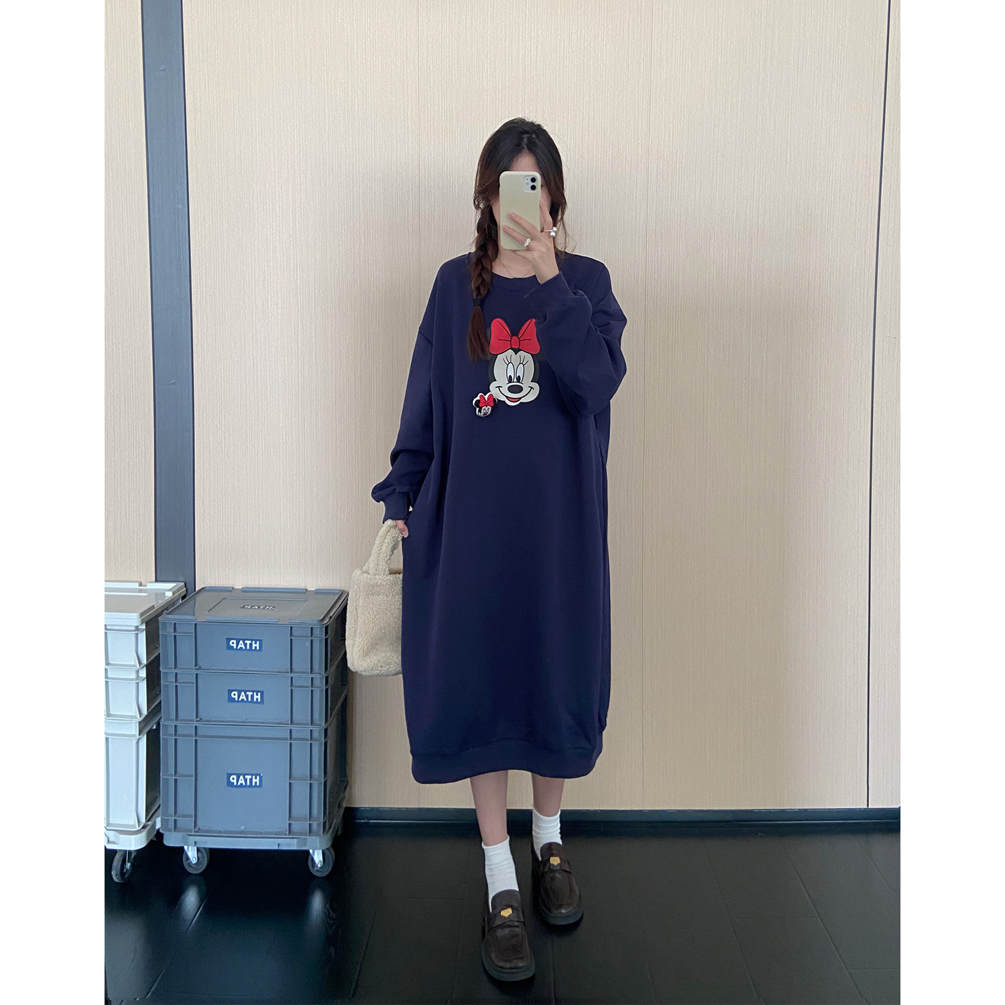 早秋新款宽松卫衣长裙女2025胖mm休闲显瘦高级感卡通印花连衣裙子