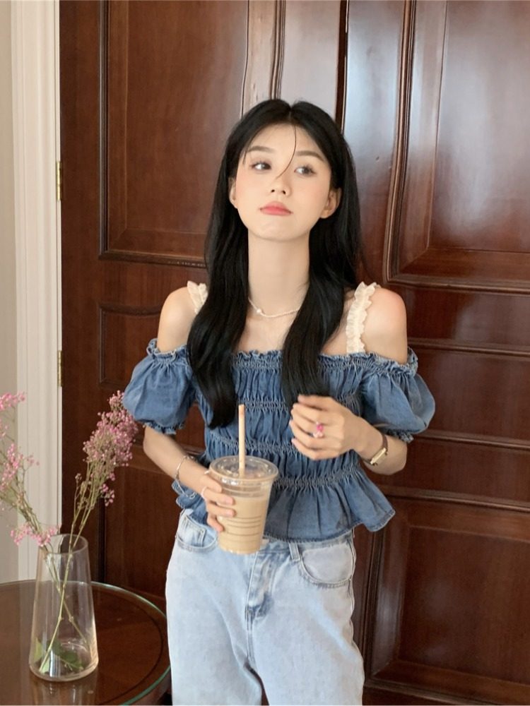 泡泡褶皱牛仔一字肩吊带上衣气质短袖女遮肚子纯欲风辣妹短款上衣