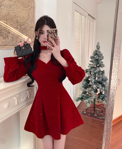 细闪丝绒连衣裙女冬2023年圣诞新款红色新年晚礼服显瘦打底冬裙子