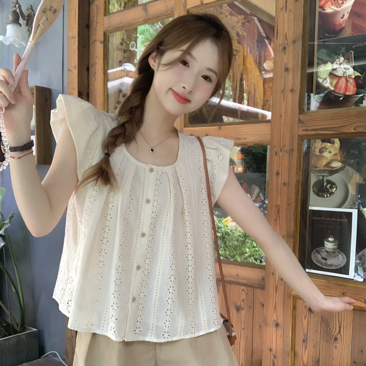 法式蕾丝小飞袖衬衫女夏季2025新款设计感洋气减龄大码娃娃衫上衣