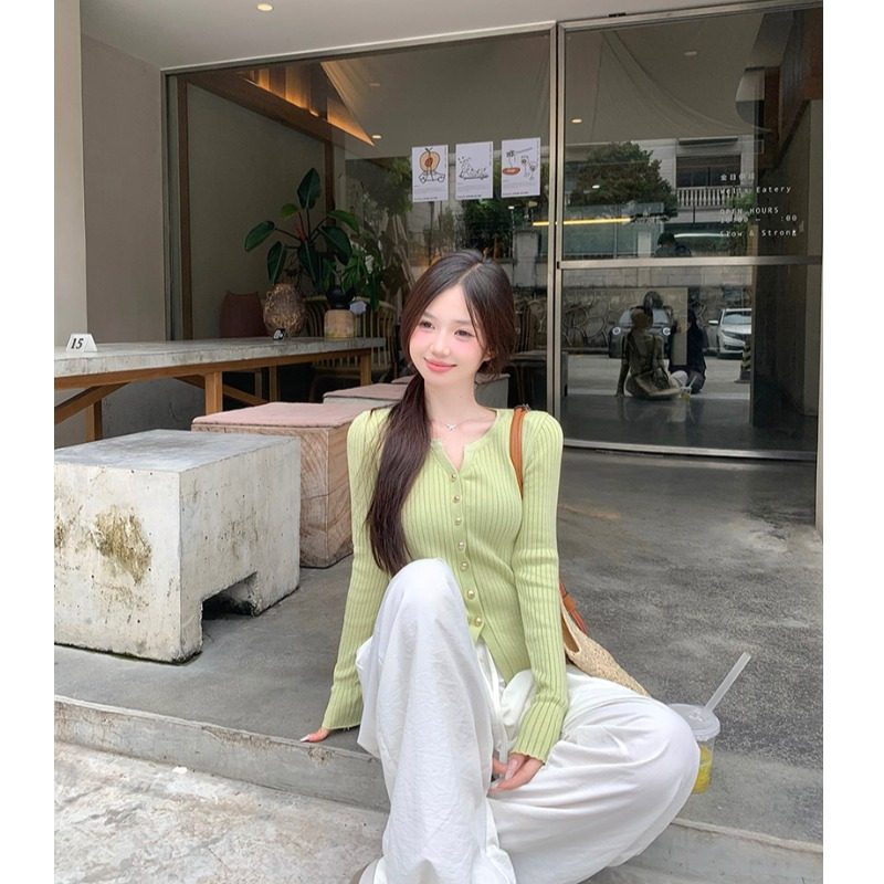 纯欲风气质V领绿色金扣针织开衫女秋季新款辣妹修身显瘦短款上衣