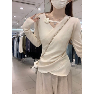 法式气质V领正肩长袖T恤女秋大码胖mm立体花朵打底衫收腰德绒上衣