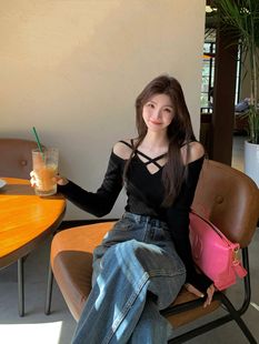 黑色露肩长袖T恤女装2024春季新款交叉绑带修身显瘦短款辣妹上衣