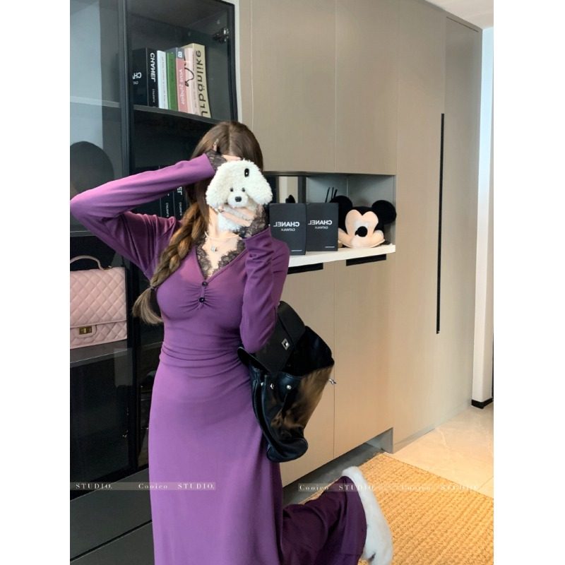 法式内搭蕾丝V领德绒连衣裙女秋冬新款气质显瘦打底裙ins包臀长裙