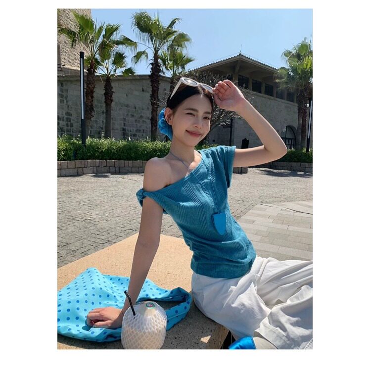 多巴胺湖蓝斜肩短袖T恤女显瘦