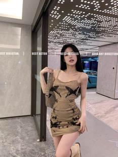 秋装茶系穿搭显瘦小个子纯欲辣妹收腰蝴蝶扎染吊带连衣裙子