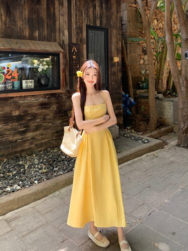 温柔风黄色吊带连衣裙女夏季法式气质收腰显瘦A字裙海边度假长裙
