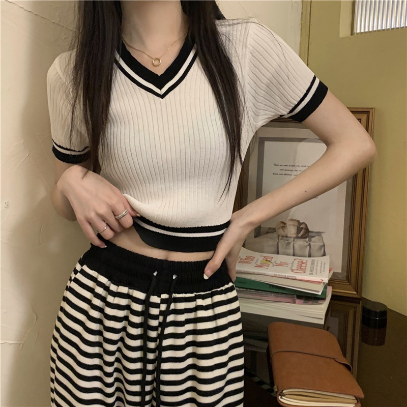 夏季v领拼接薄款针织短袖女ins潮甜辣妹配高腰裤t恤露脐短款上衣