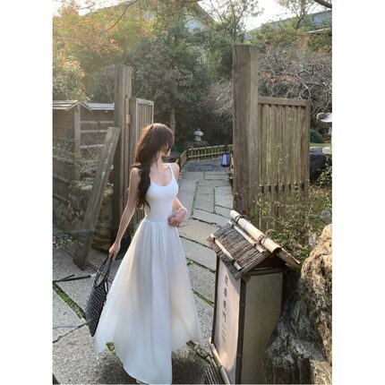 清冷感显瘦吊带连衣裙女纯欲高腰露背无袖背心长裙子赫本风小黑裙