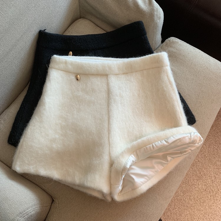 白色小香风毛呢短裤女秋冬外穿休闲三分裤配马丁靴直筒打底裤靴裤