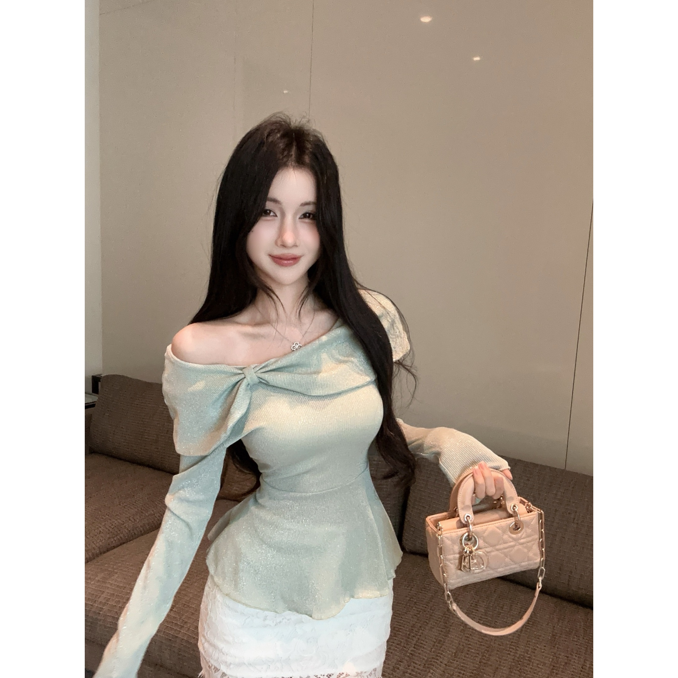小香风蝴蝶结亮丝长袖上衣女