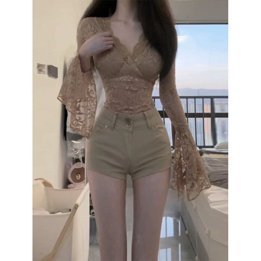 套装女新款辣妹性感V领蕾丝喇叭袖修身上衣高腰包臀短裤两件套