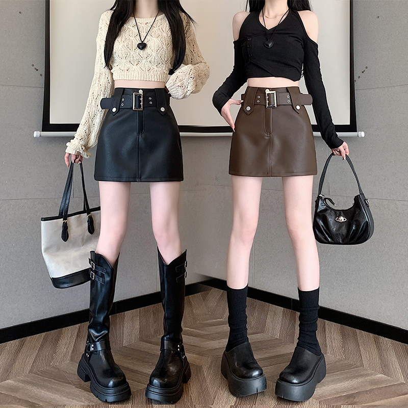 配腰带辣妹黑色a字半身裙女秋冬小个子气质包臀短裙PU皮裙子ins