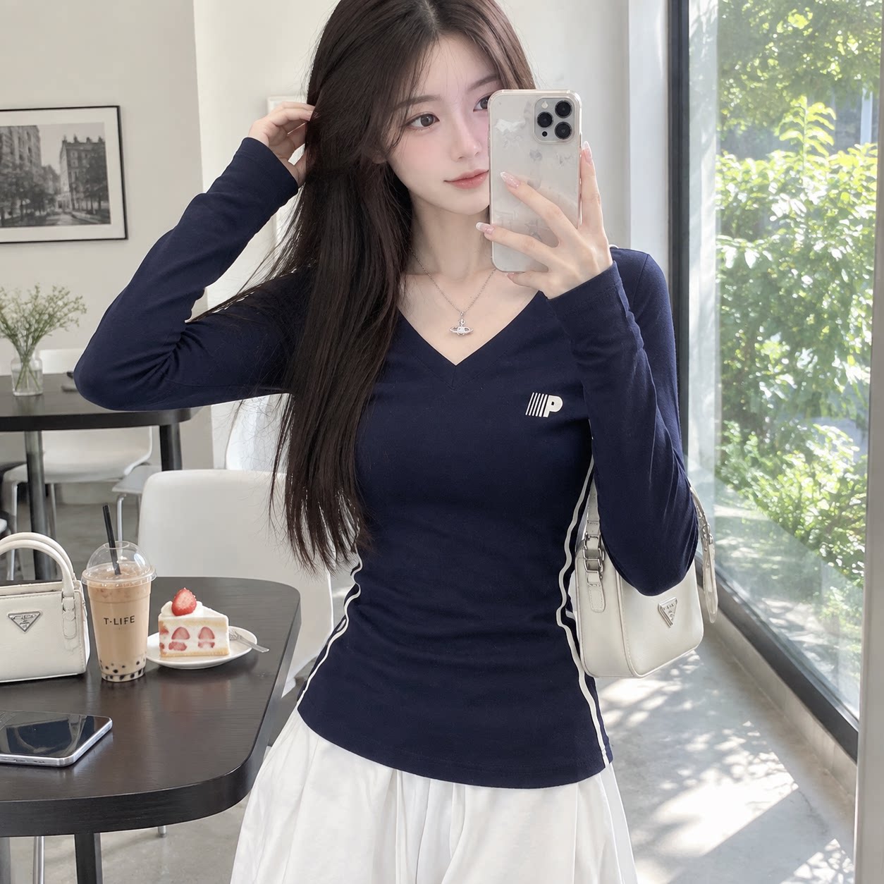 纯棉V领辣妹风长袖修身T恤女