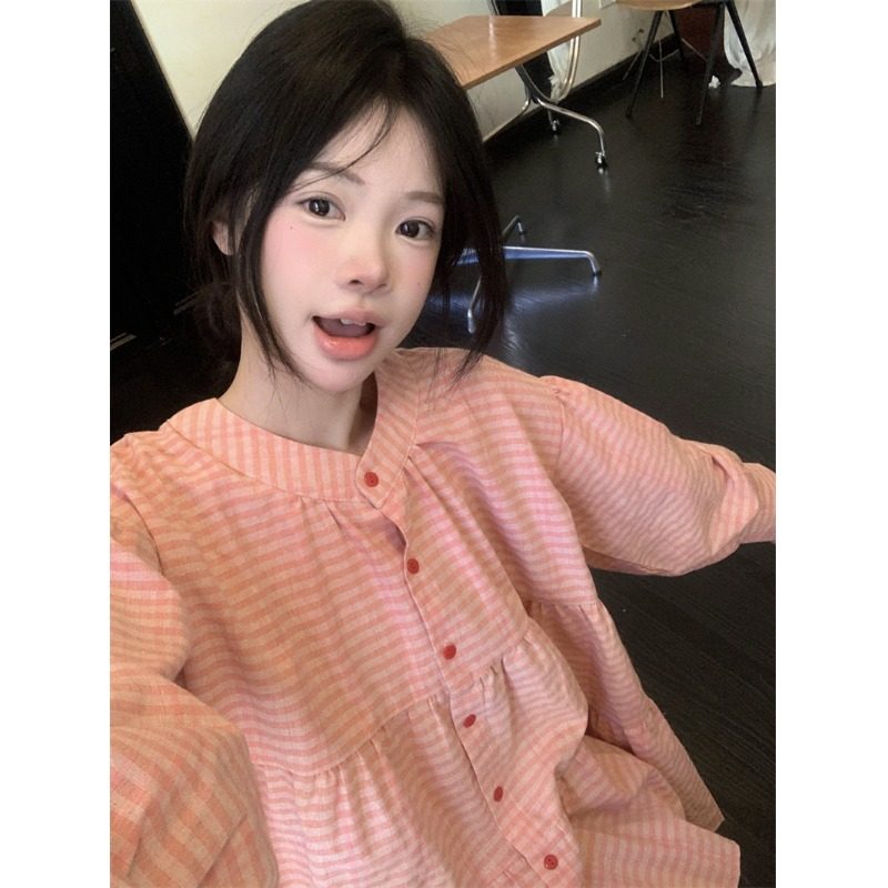 法式甜美粉色格子圆领衬衫女2026秋季新款宽松减龄小个子娃娃上衣