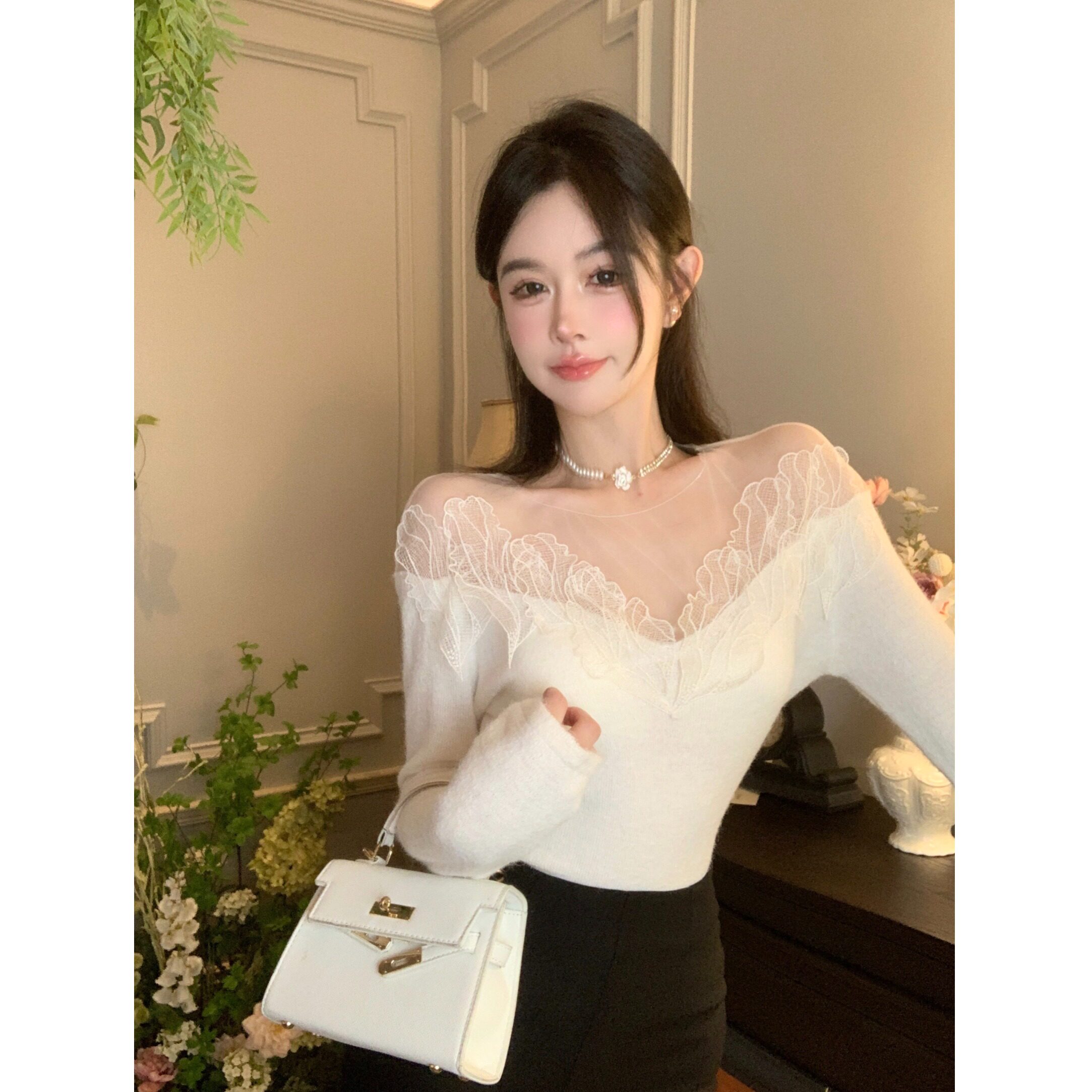 法式独特别致高端洋气一字肩蕾丝网纱上衣秋冬高级感针织打底衫女