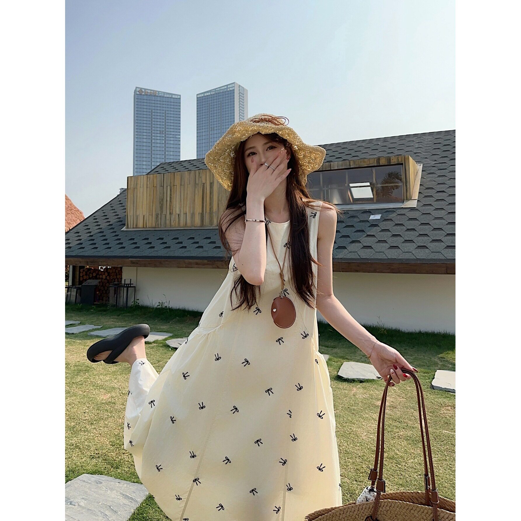 超好看蝴蝶结刺绣无袖背心连衣裙女春夏季宽松休闲百搭显瘦长裙子