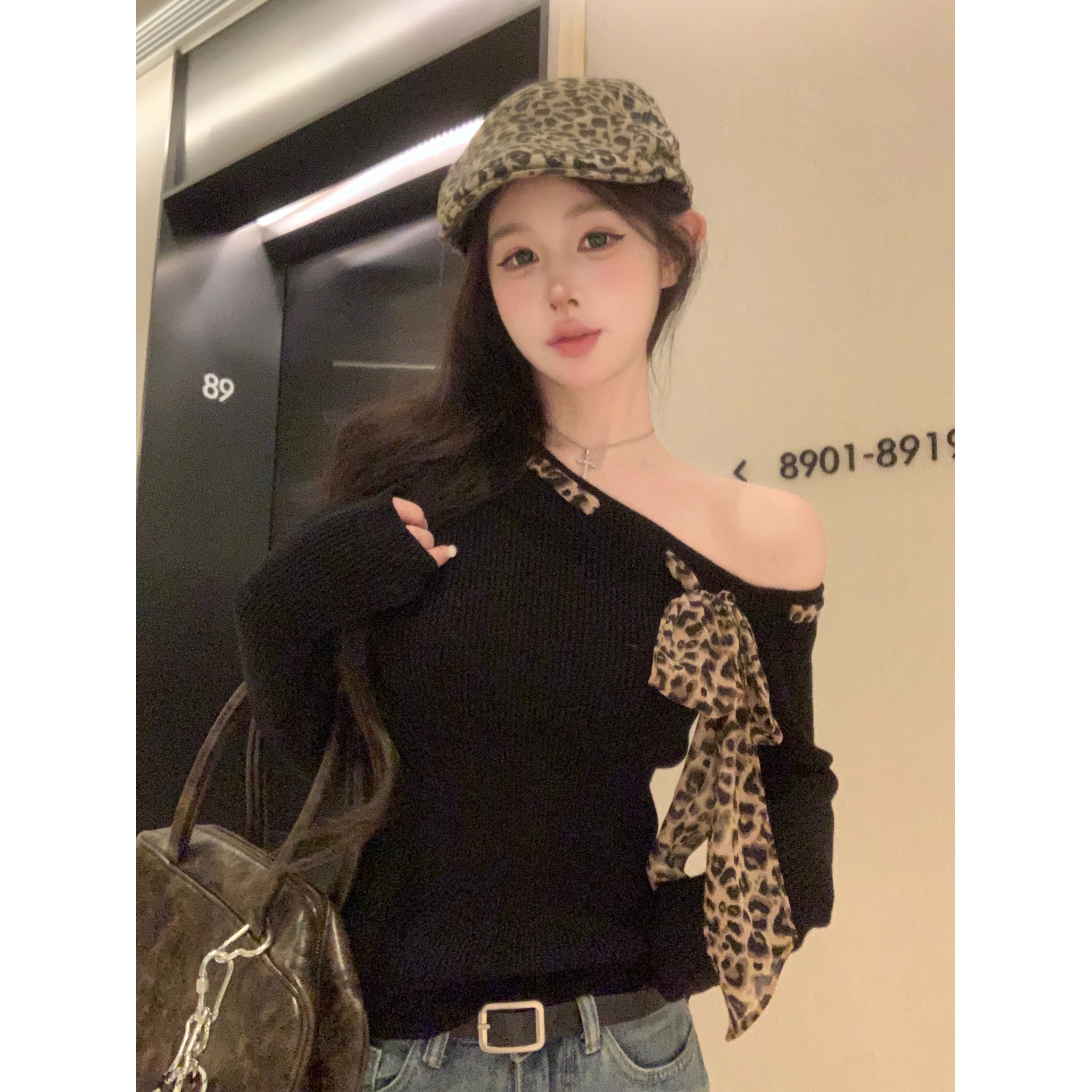 黑色斜肩T恤飘带长袖针织衫女款初秋穿搭设计感修身辣妹掐腰上衣