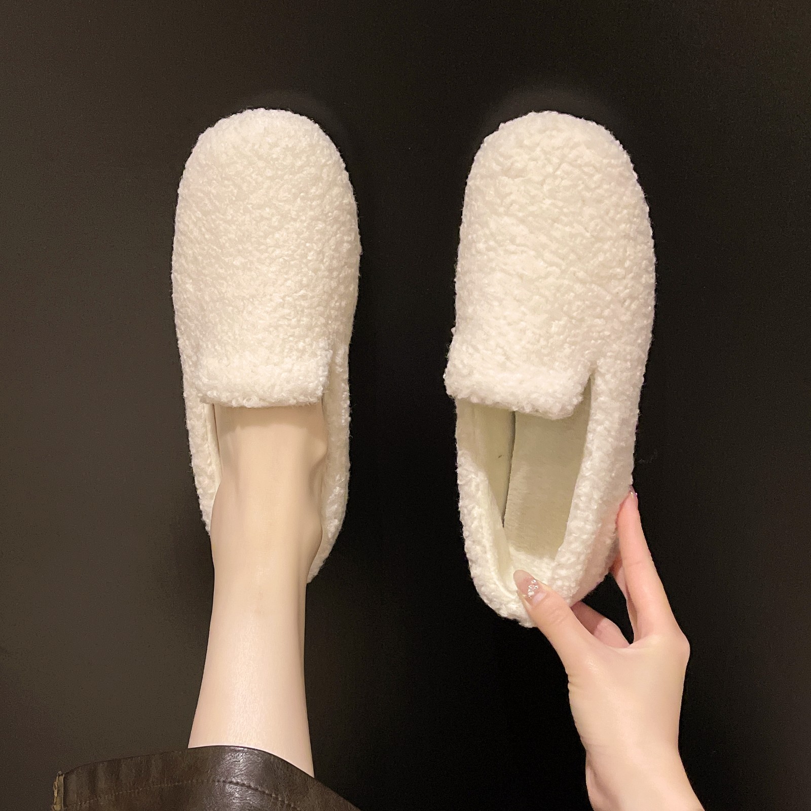 九列尖头毛毛鞋加绒保暖棉鞋