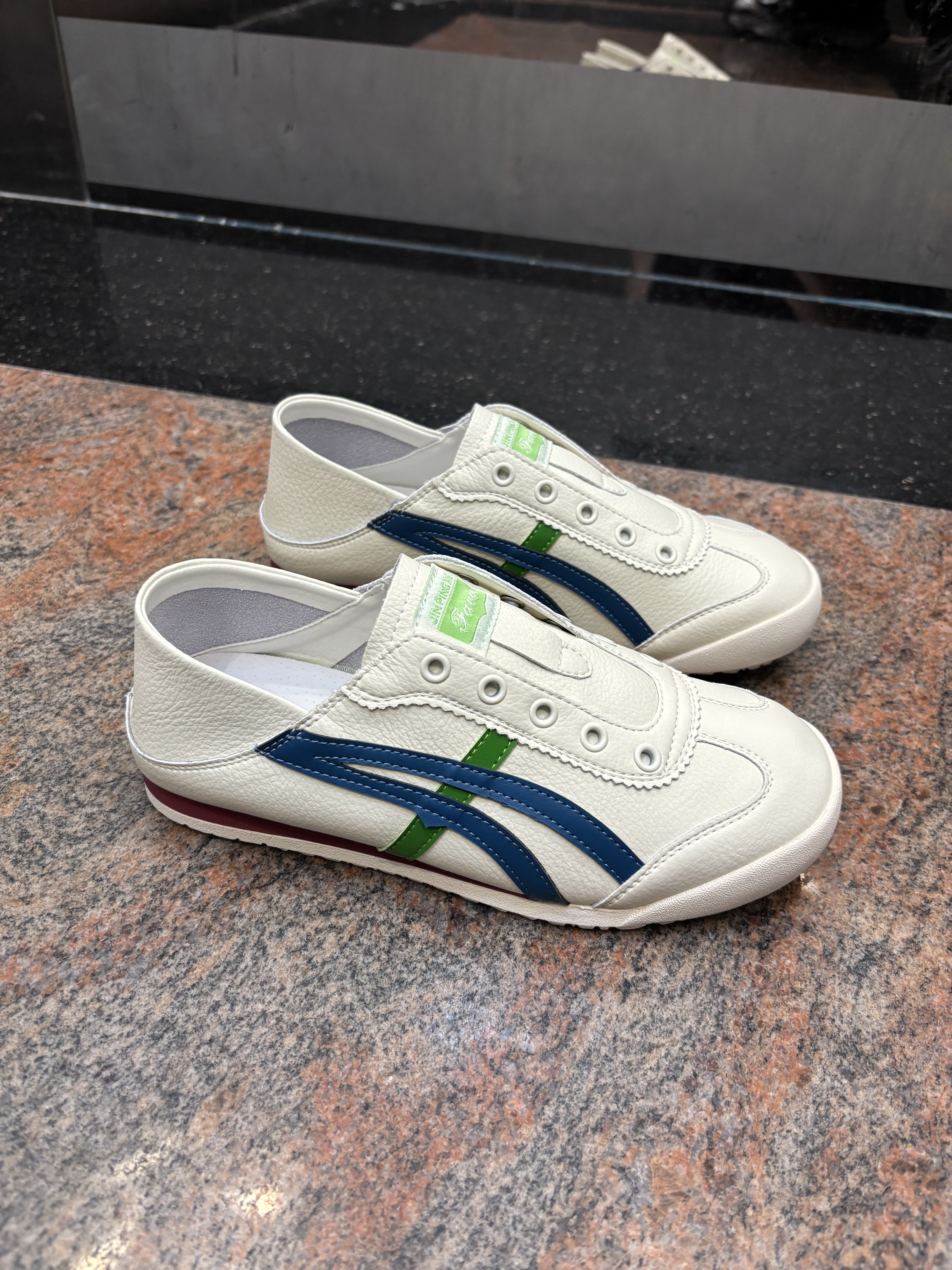 小白鞋女2026四季鞋新款平底鞋运动一脚蹬女鞋懒人真皮鞋女款