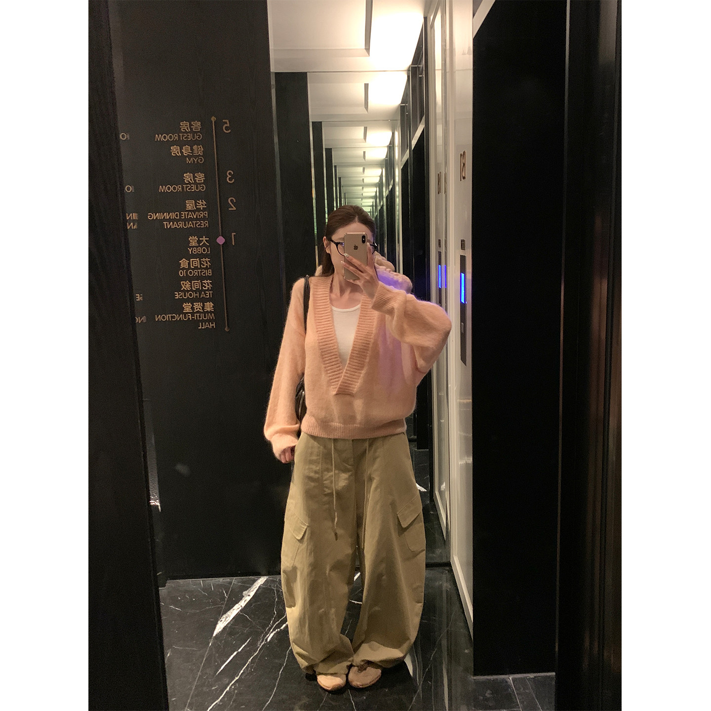 新品8折 米花家氛围感纯色V领针织衫女韩版宽松软糯显瘦套头上衣图片