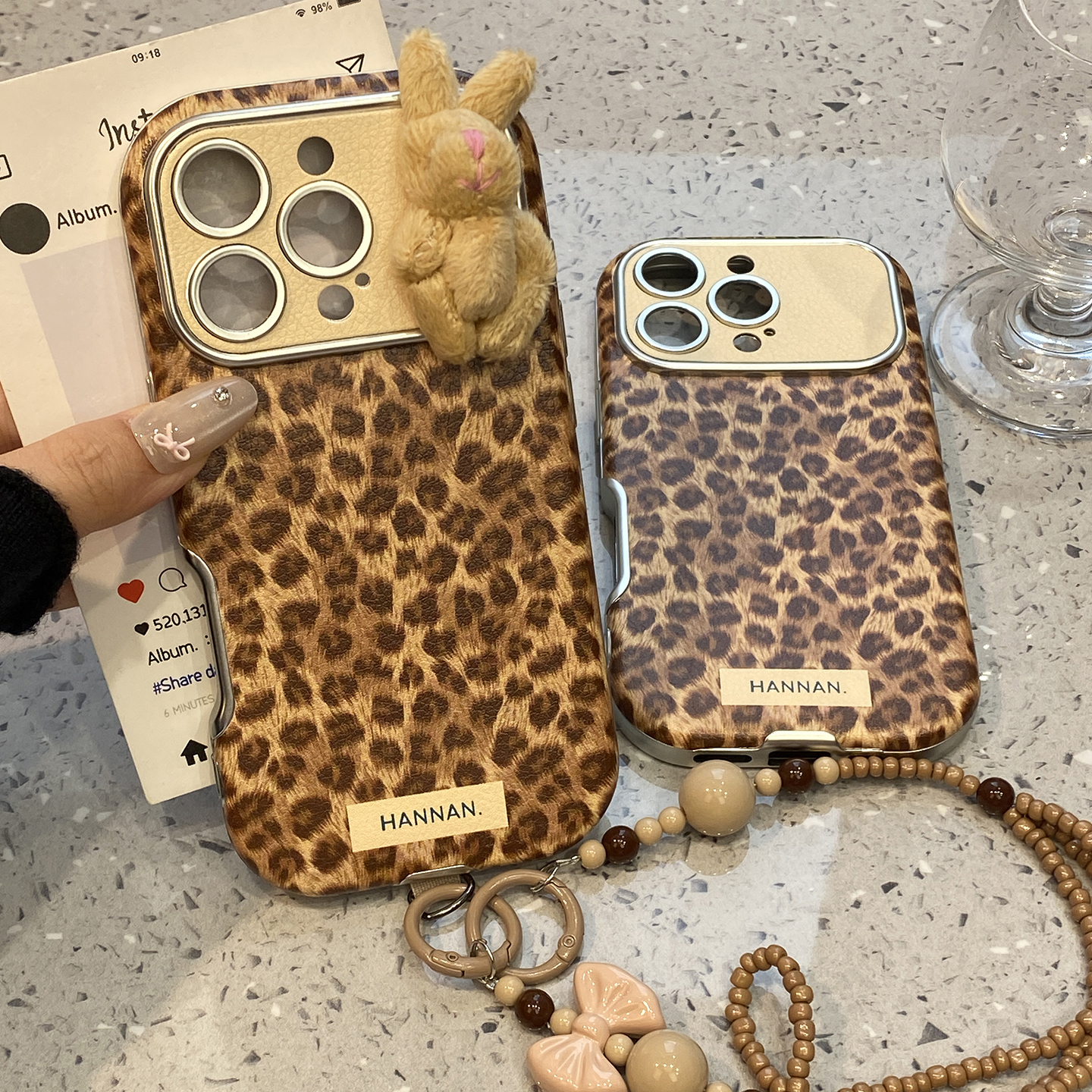 ins美拉德豹纹毛绒兔子适用于苹果17pro手机壳iphone15保护套14plus全包13皮质12新款16promax手链max外壳air