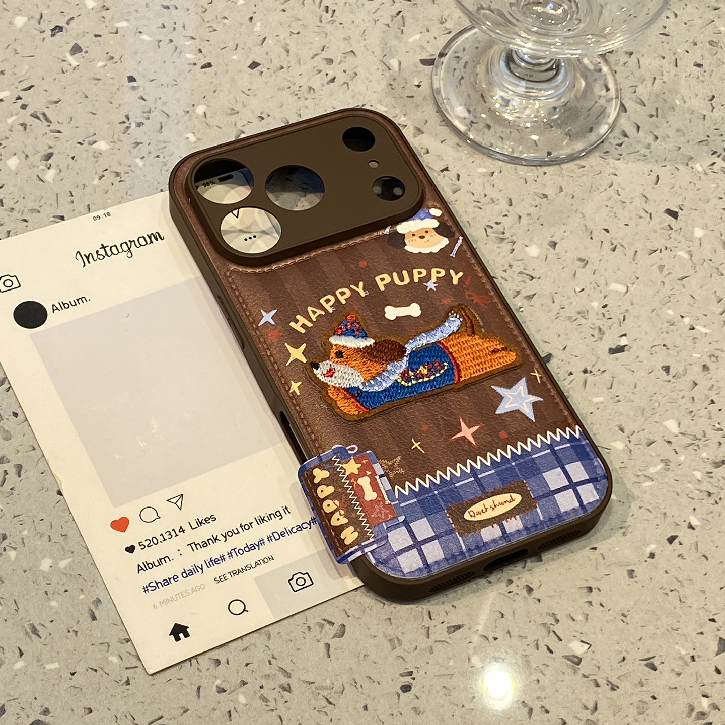 可爱卡通秋冬刺绣腊肠狗适用于苹果16手机壳iphone17保护套14高级感13新款15promax女15pro绒布全包max手机套