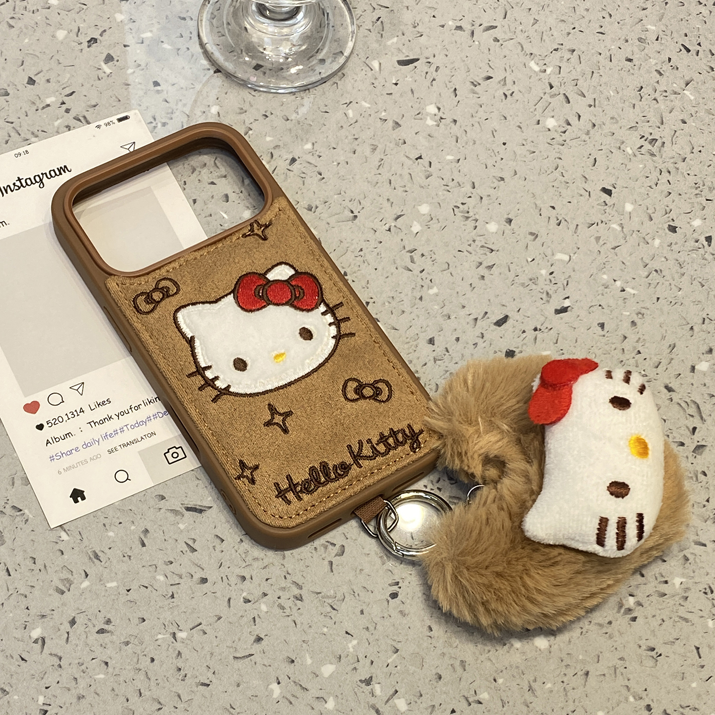 可爱秋冬棕色毛绒刺绣kt猫适用于iphone17promax手机壳苹果15保护套14挂坠13女新款16pro独特max巨好看手机套
