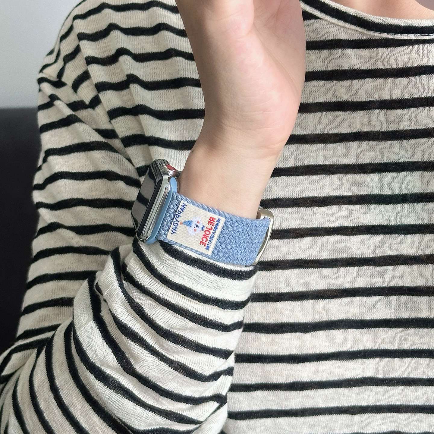 可爱帽子小狗适用于苹果手表s11表带编织尼龙s10透气applewatch9/8可调节磁吸iWatch7/6/se2可爱女ultra3腕带
