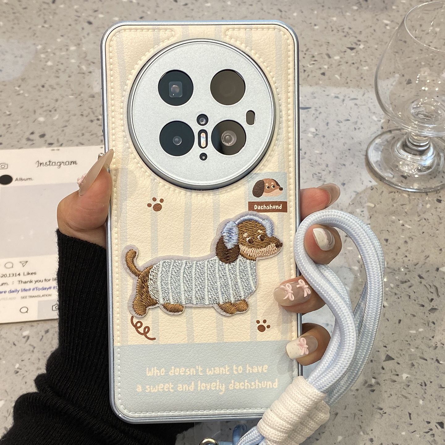 可爱刺绣腊肠狗带挂绳适用华为mate60pro手机壳mate70pro+保护套mate70高级感pura70新款pura80p女款皮质绒布