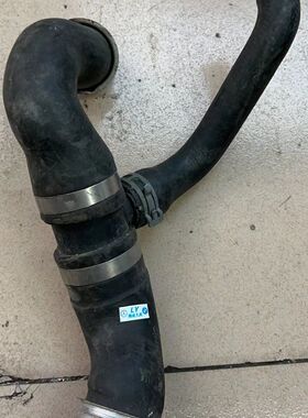 奔驰212水管E240E320E350E500E55E200E300水箱上下水管