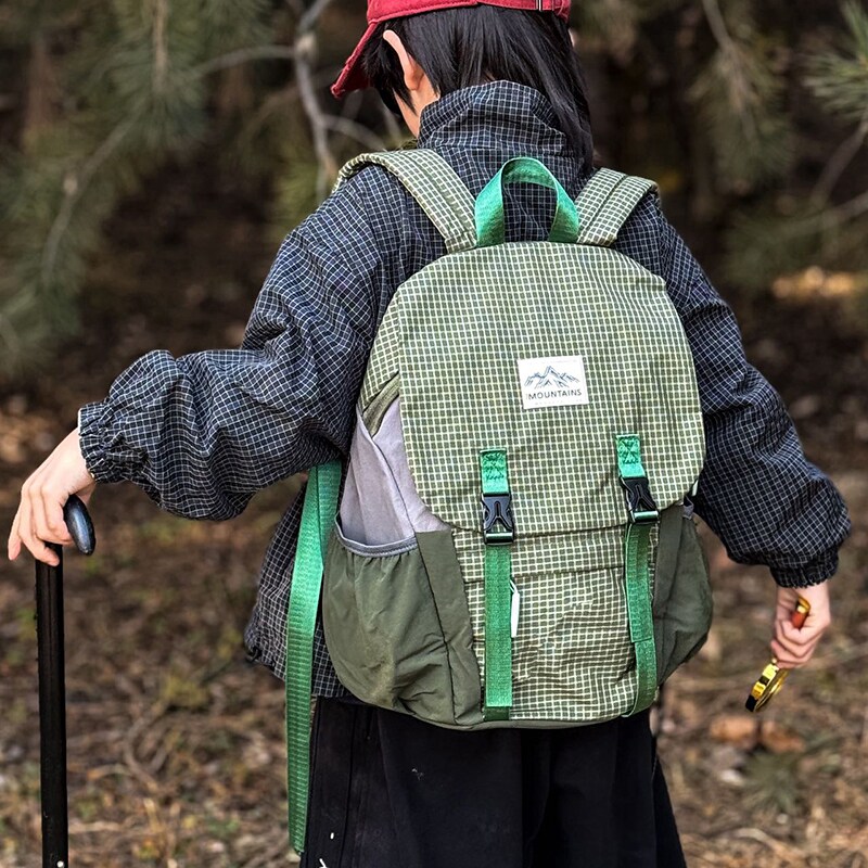 儿童户外登山男孩双肩包时尚超轻外出旅游研学女童背包兴趣班补课