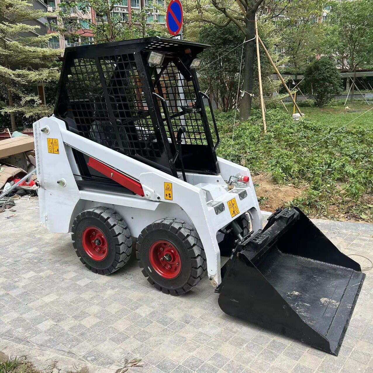 小型滑移装载机轮式履带式垃圾搬运多功能微型铲车养殖工地小铲车