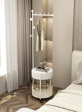 轻奢铁艺简约立式衣帽架落地可移动现代家用卧室床头柜挂衣架一体