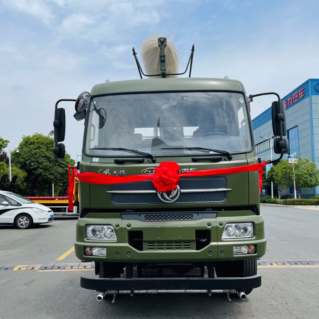 程力光伏太阳能面板清洗车