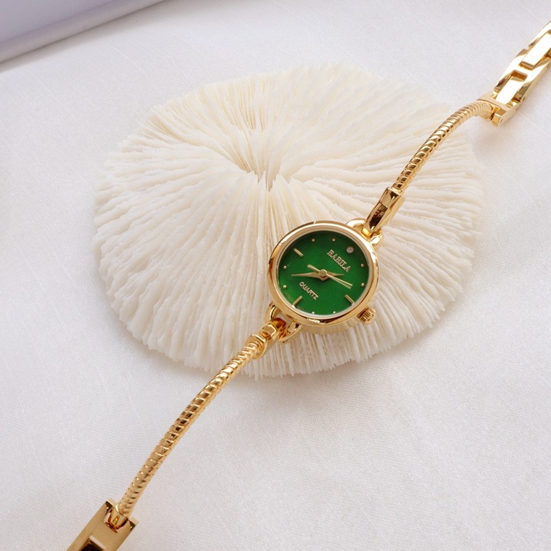 babila小巧精致圆形祖母绿轻奢气质手链式复古小金表石英女表