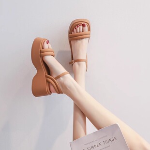 厚底凉鞋女夏季2025年新款时尚小个子增高松糕软底百搭坡跟罗马鞋