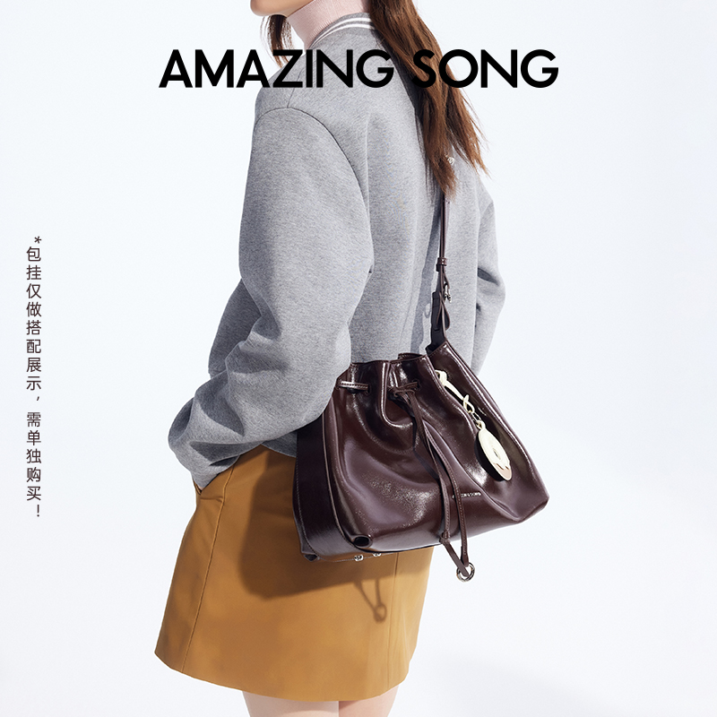 【所有女生的衣橱直播间】Amazing Song乙颂抽绳水桶包吐司法棍包