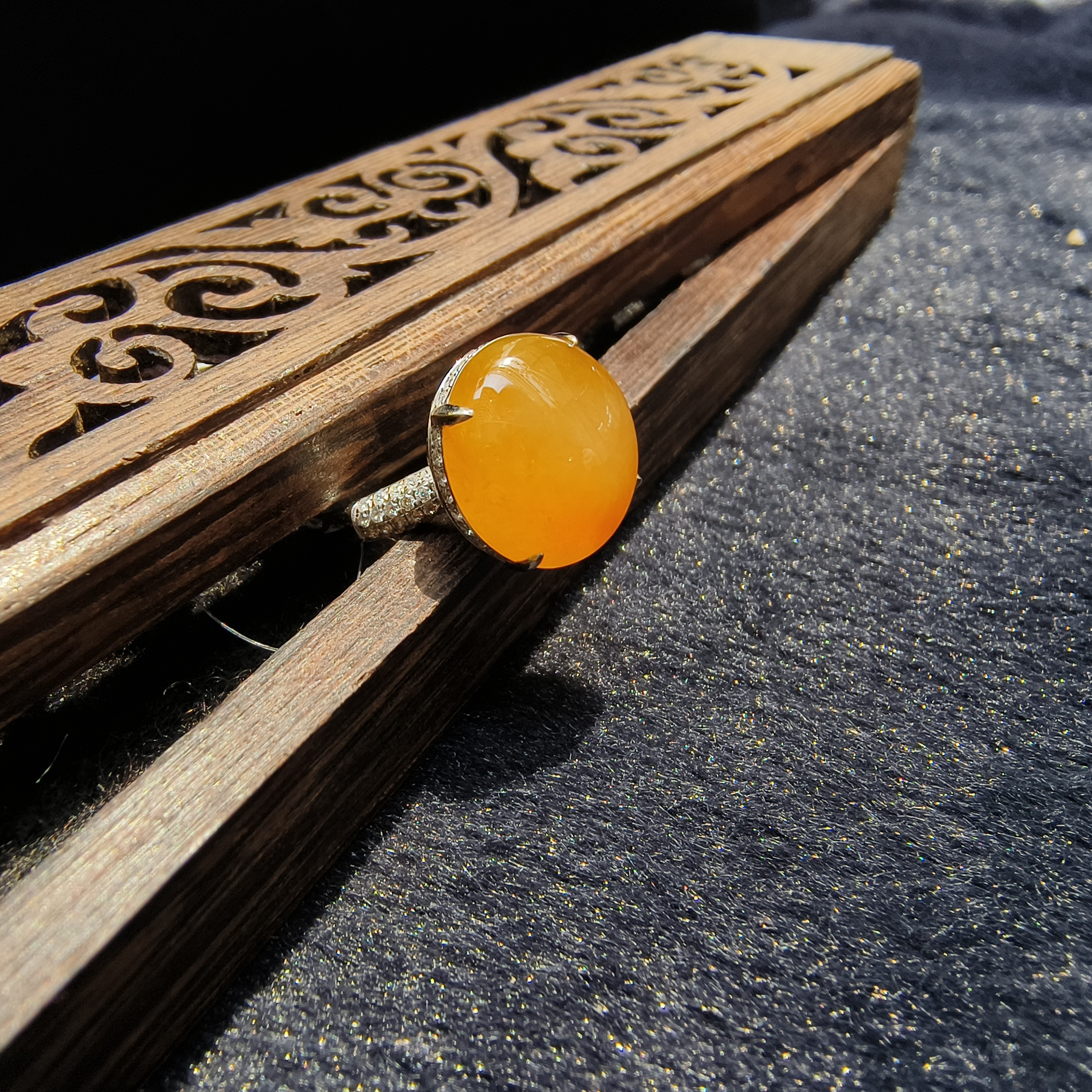 昆明地矿珠宝    18K翡翠戒指