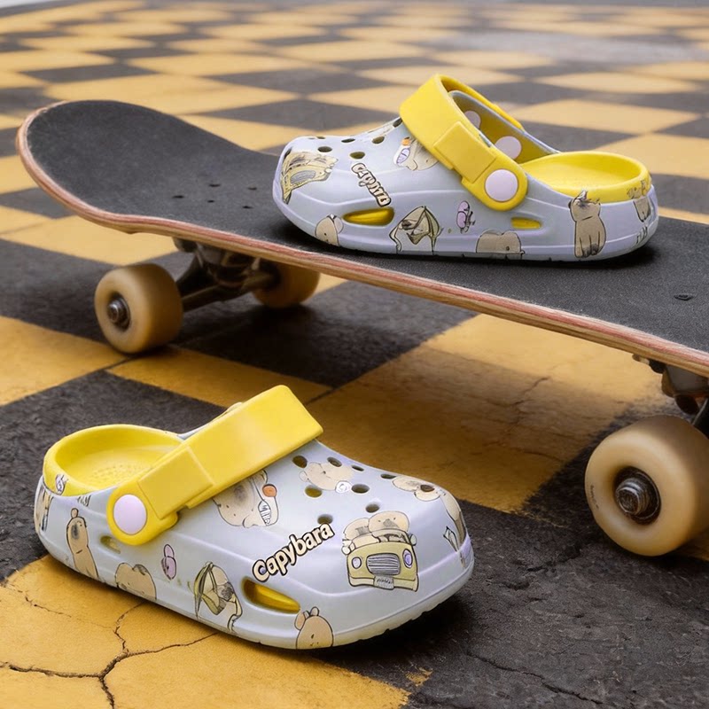 儿童洞洞鞋夏季卡通2026新款卡皮巴拉男童凉拖鞋防滑男孩宝宝软底
