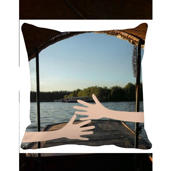 遥望远方拥抱方形抱枕靠枕沙发靠垫双面含芯礼物定制简约定做,模玩/动漫/周边/娃圈三坑/桌游,动漫毛绒/抱枕/坐垫,淘宝优惠券,粉丝福利购,淘宝优惠卷