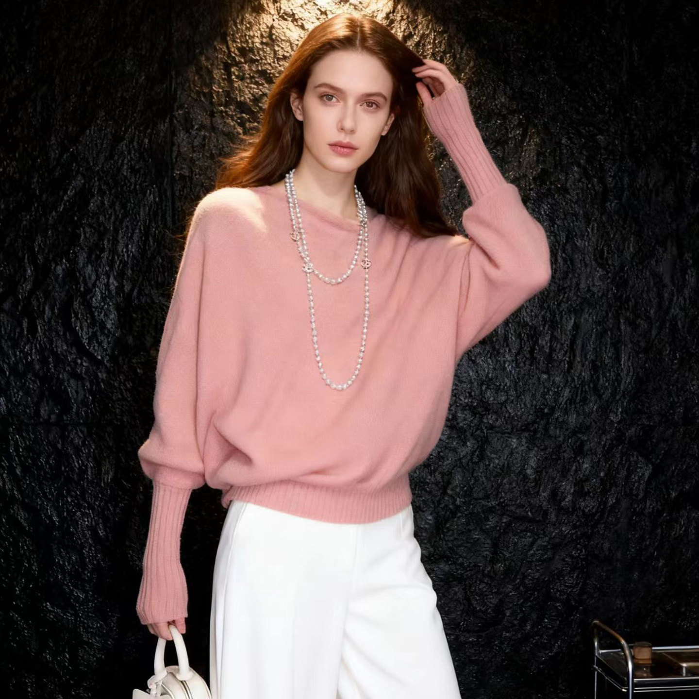 HUAAPPUW斜肩型蝙蝠袖针织衫2025秋冬新款冻糕粉色穿搭保暖毛衣女