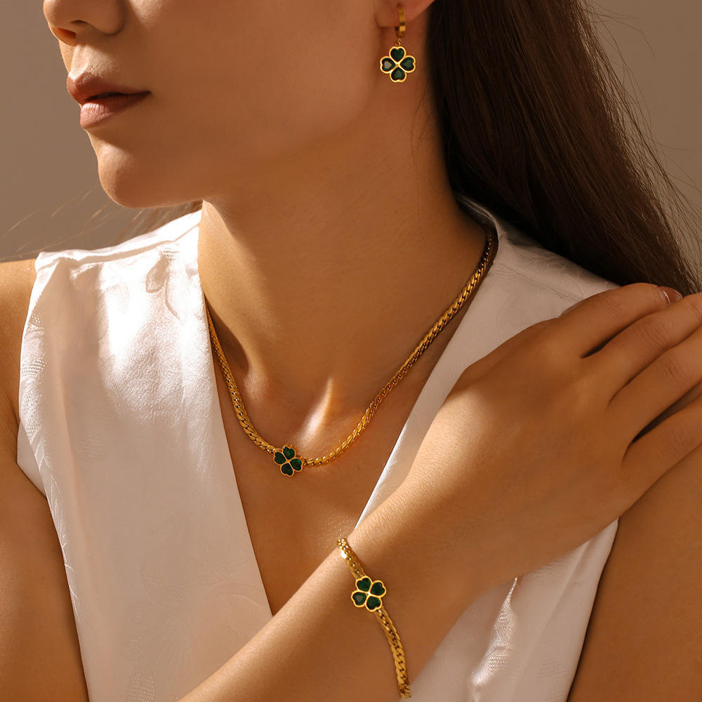 跨境四叶花爱心玻璃石套装2024新款欧美钛钢耳环项链手链三件套女