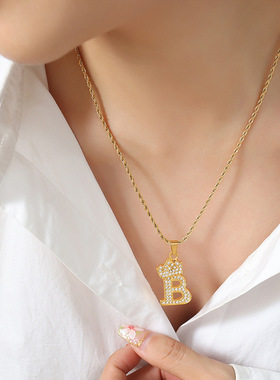 灵动皇冠项链韩版创意时尚设计镶锆石26位字母吊坠镀金锁骨链首饰
