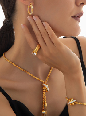 宫廷风复古麻花链编织项链耳环戒指轻奢镶钻气质百搭钛钢首饰套装