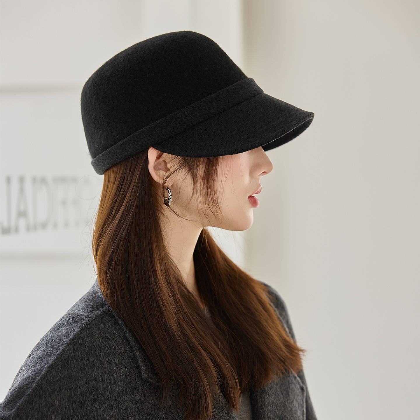 2025新款羊毛呢帽子女士秋冬季保暖八角鸭舌帽英伦复古渔夫马术帽