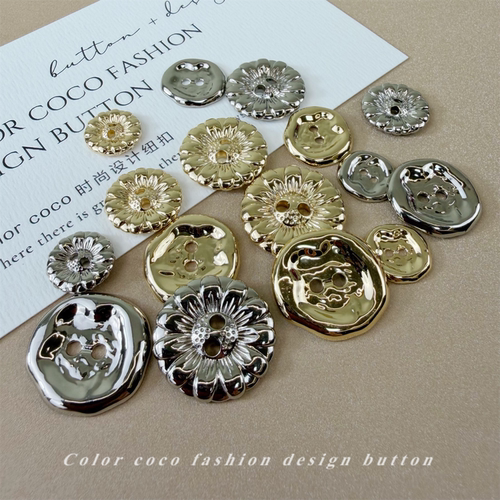 Colorcoco金属花朵两眼纽扣