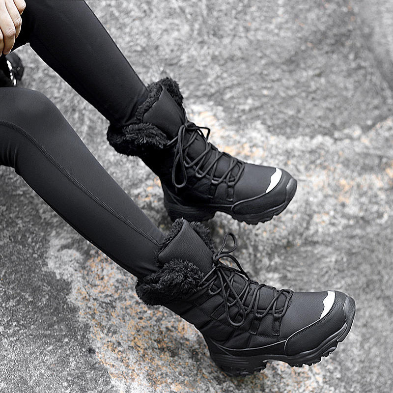 冬季加绒加厚全黑色防水棉靴子
