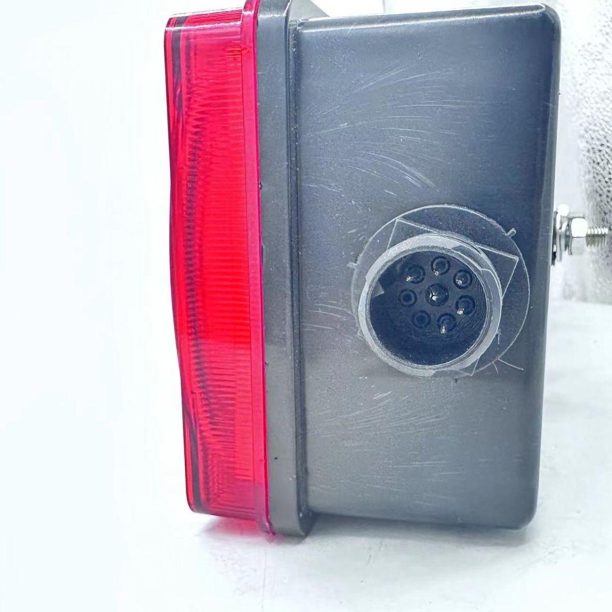 适用于陕汽德龙m3000S后尾灯原车灯泡总成转向倒车刹车后尾灯