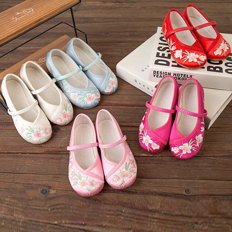 汉服女童绣花鞋北京民族中国